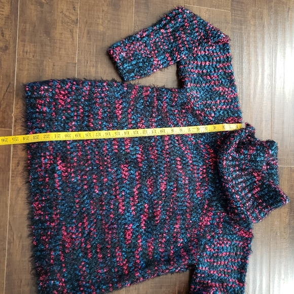 Mark sweater. - Picture 6 of 10